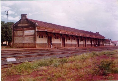 A estação de Jardinópolis, no dia da última viagem do trem: 9/5/1979