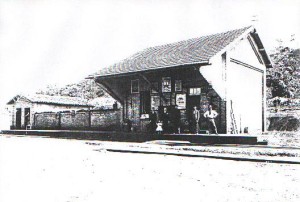 Primeiro prédio da estação, depois transformado em casa do chefe da estação (1910)