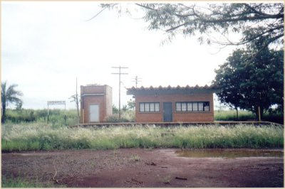 Jardinópolis (Nova) - A estação em 29/01/2000, fechada e abandonada